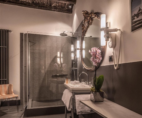 47LuxurySuites - Trevi image 4