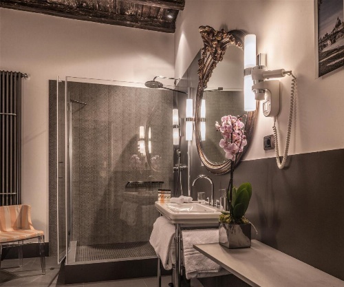 47LuxurySuites - Trevi image 7