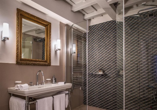 47LuxurySuites - Trevi image 8